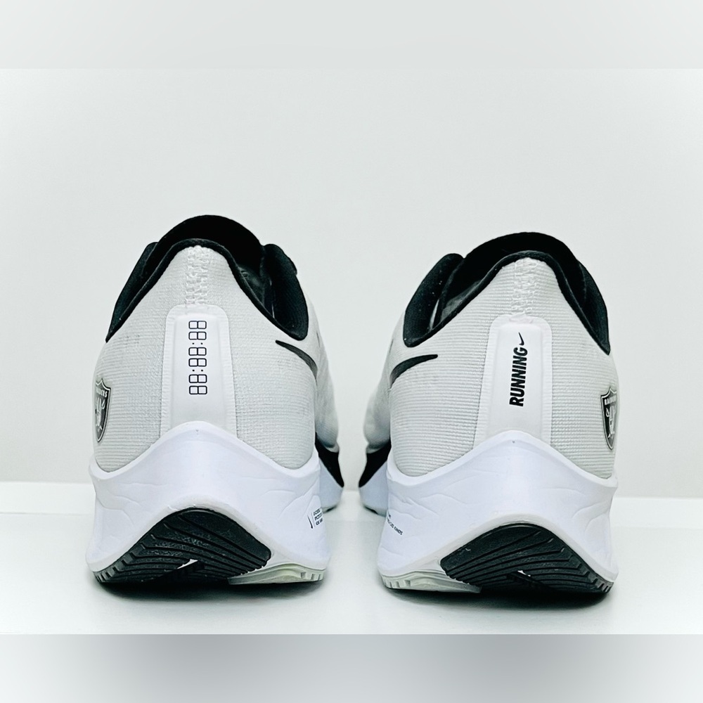 Nike - Picture 4 of 7